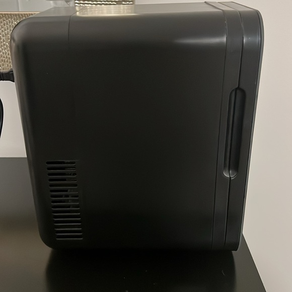 Potiry Portable Mini Fridge Warming or Cooling - Picture 13 of 14